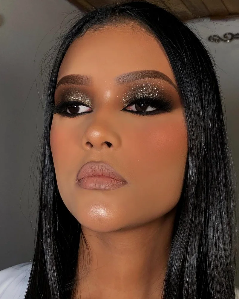 Smokey eyes glam